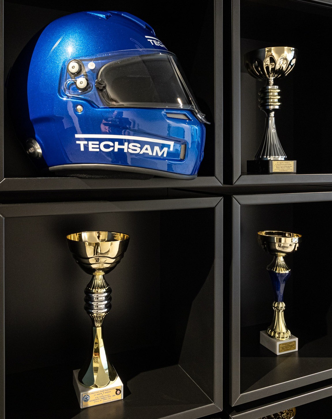 1998 i 1999 Dwukrotnie zdobywamy tytuł Firmy Roku w konkursie Liderzy Motoryzacji – wyraz zaufania naszych partnerów biznesowych. 